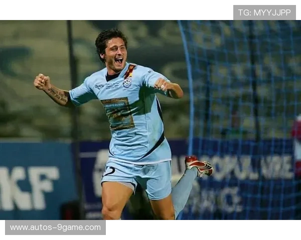 足球天才吉鲁的精彩瞬间与传奇生涯回顾视频